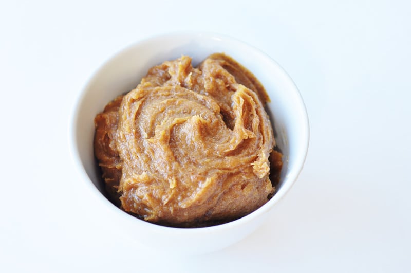 Date caramel in a white bowl