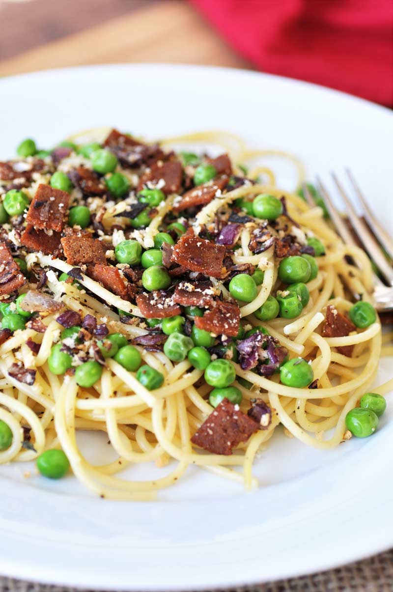 Simple and Easy Spaghetti with Vegan Bacon and Peas