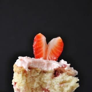 Vegan cupcakes made with fresh strawberries and strawberry frosting.