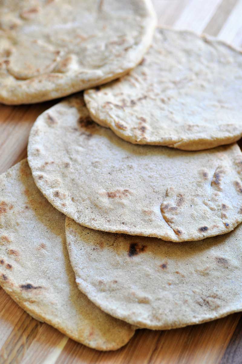 Yeast-free vegan flatbread. Only 6 ingredients and quick and easy.