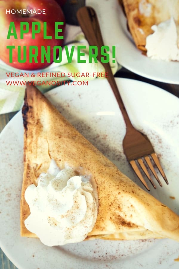 Vegan apple turnovers that are easy to make and refined sugar-free! #vegan #dessert #apples