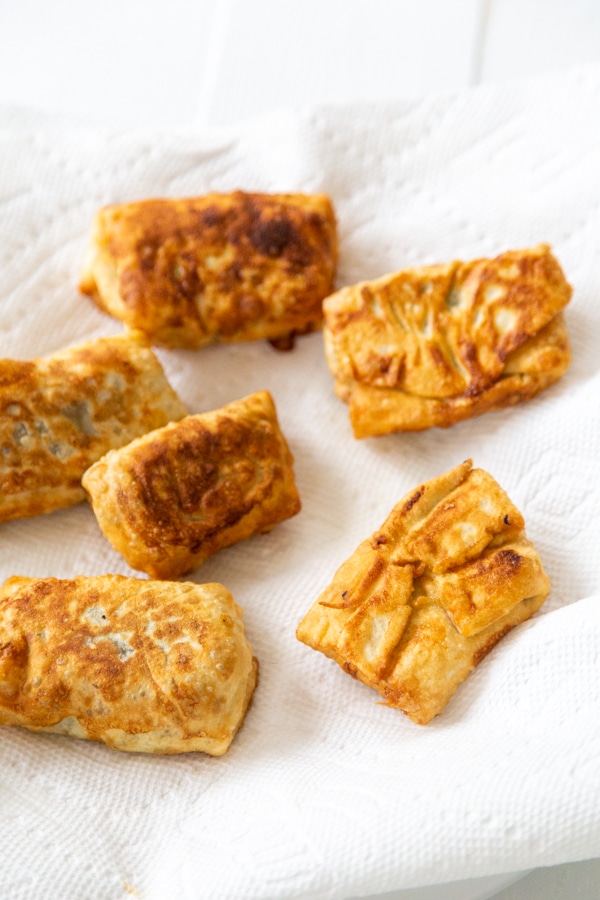 Fried egg rolls on a paper towel. 
